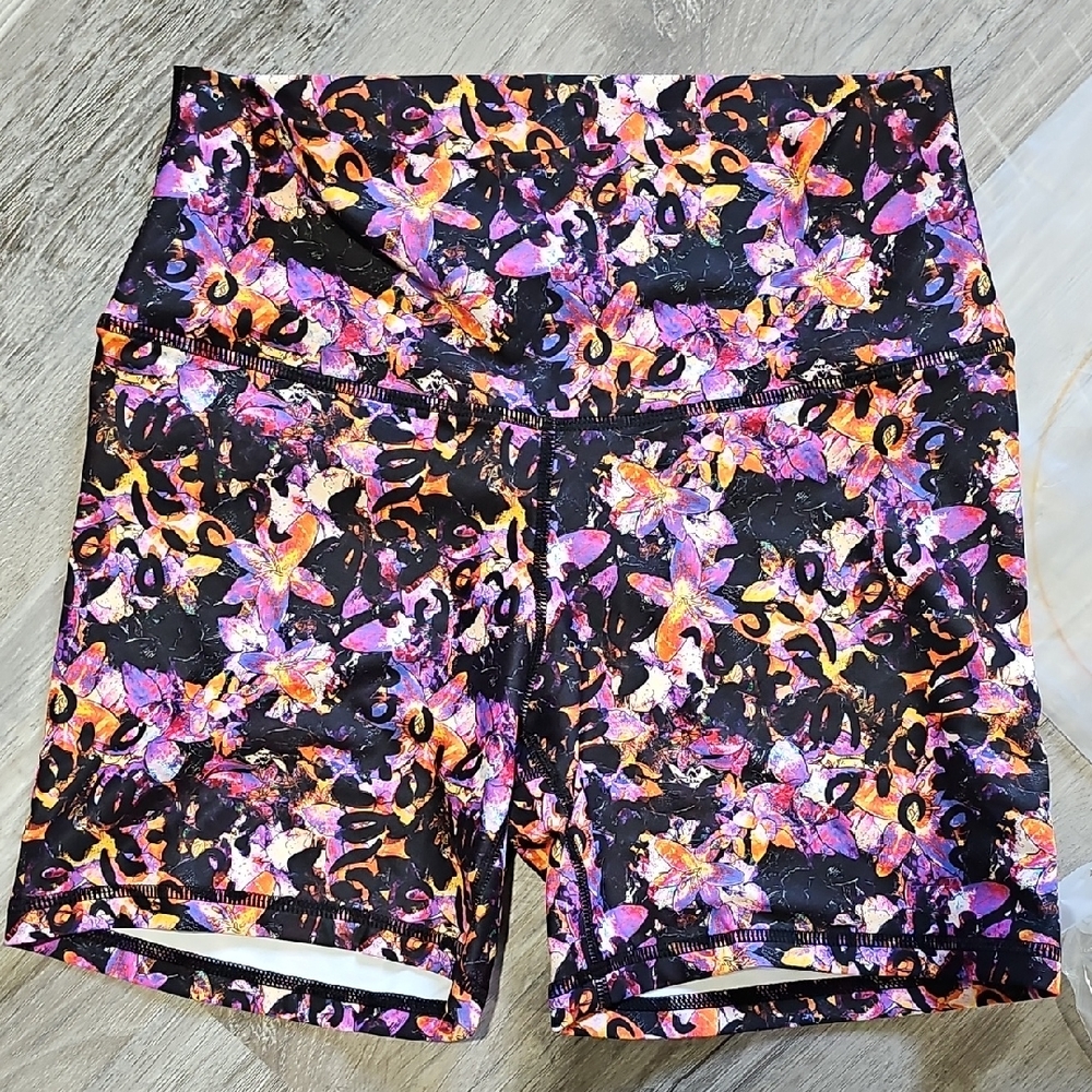 NWT Peachy Athletic “Crimson Prowl” Halycon High-Rise Shorts Size S